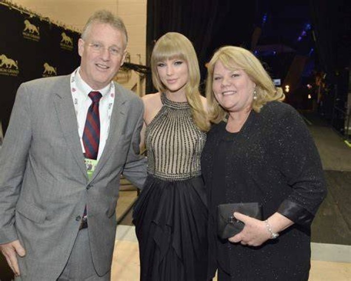 Andrea Swift - CelebNetWorth